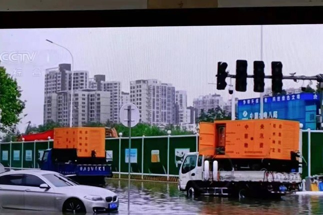 上中央新闻频道的郑州市开云(中国)泵车已解决正弘城道路积水