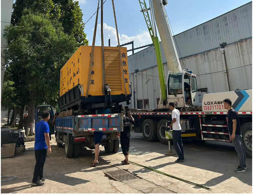 郑州开云(中国)泵业随蓝天救援队去往河北省涿州市